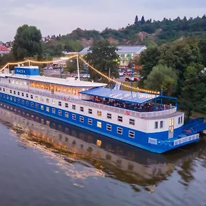 Hotel en barco Racek