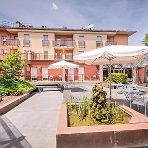 La Perla D'olot 3*, Olot España